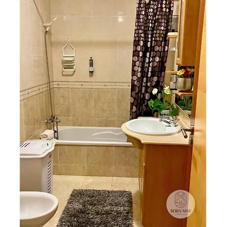 Casinha Sub-vila Grupo Beira-mar * Nazaré